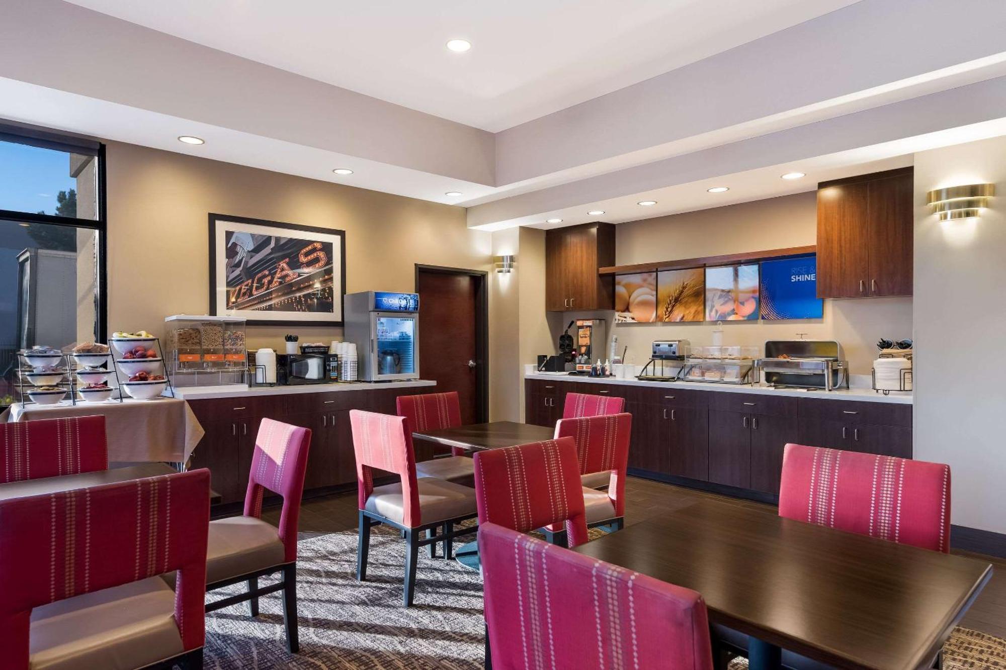 Comfort Inn & Suites Las Vegas - Nellis Exterior foto
