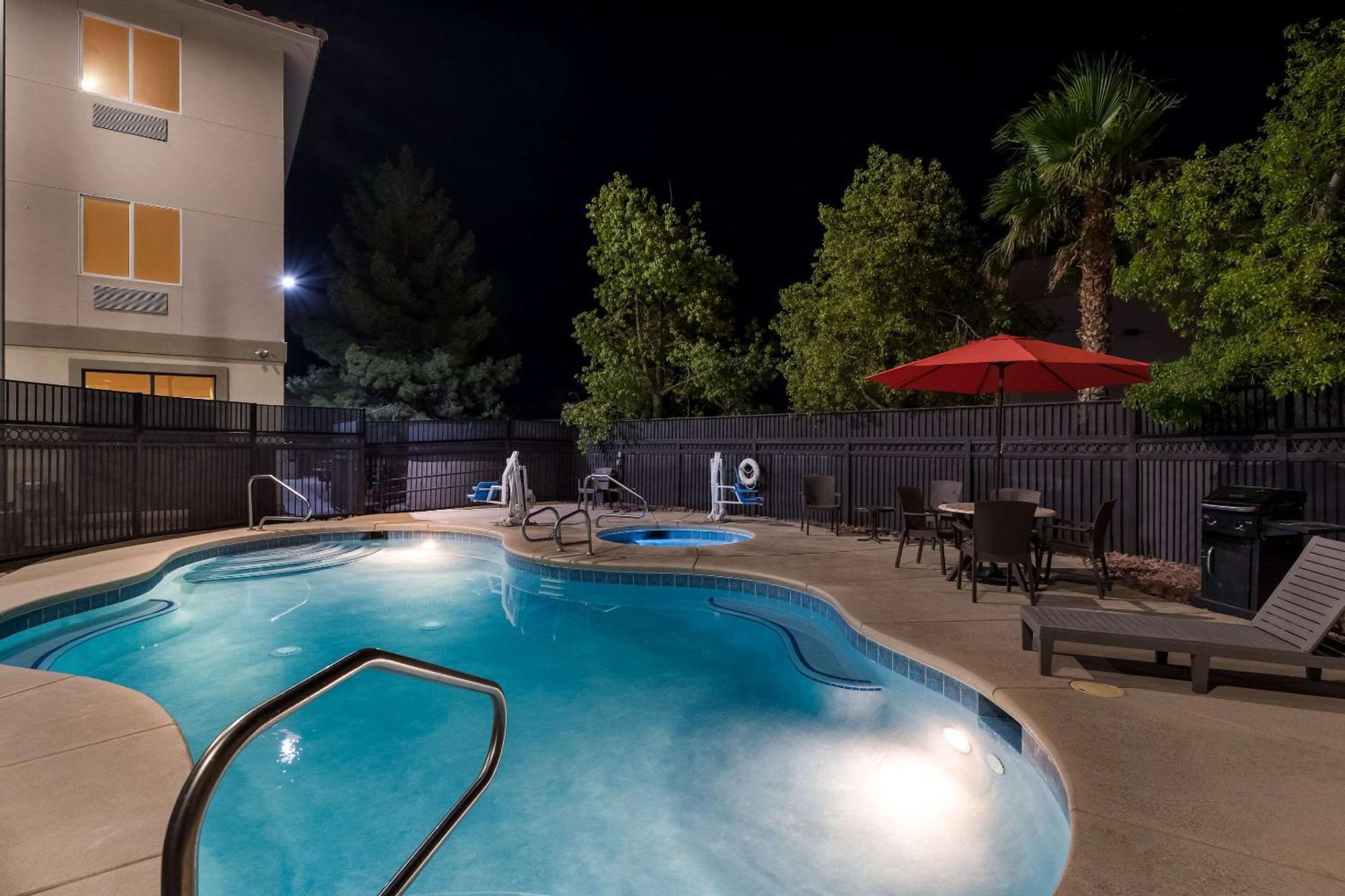 Comfort Inn & Suites Las Vegas - Nellis Exterior foto