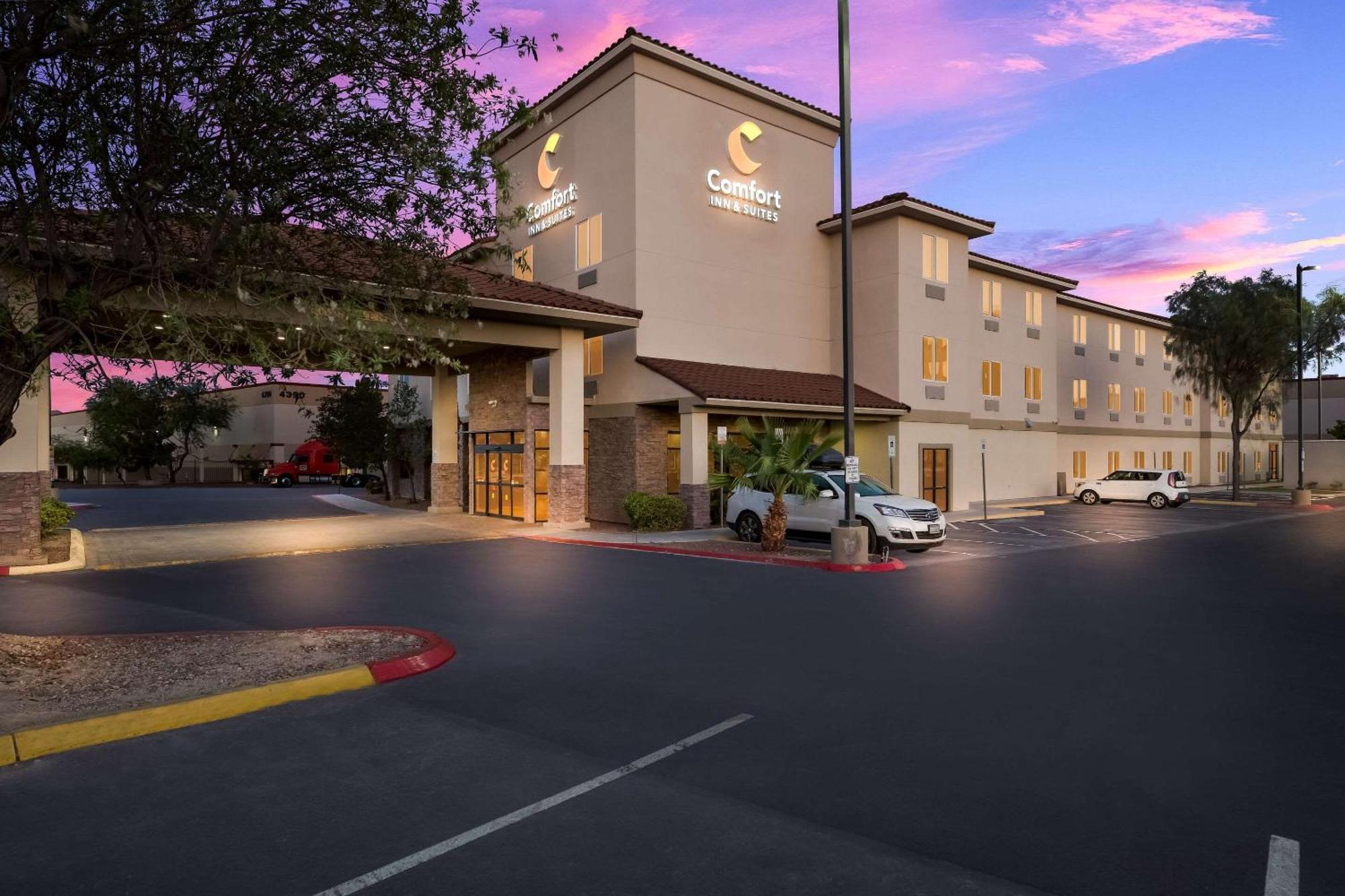 Comfort Inn & Suites Las Vegas - Nellis Exterior foto