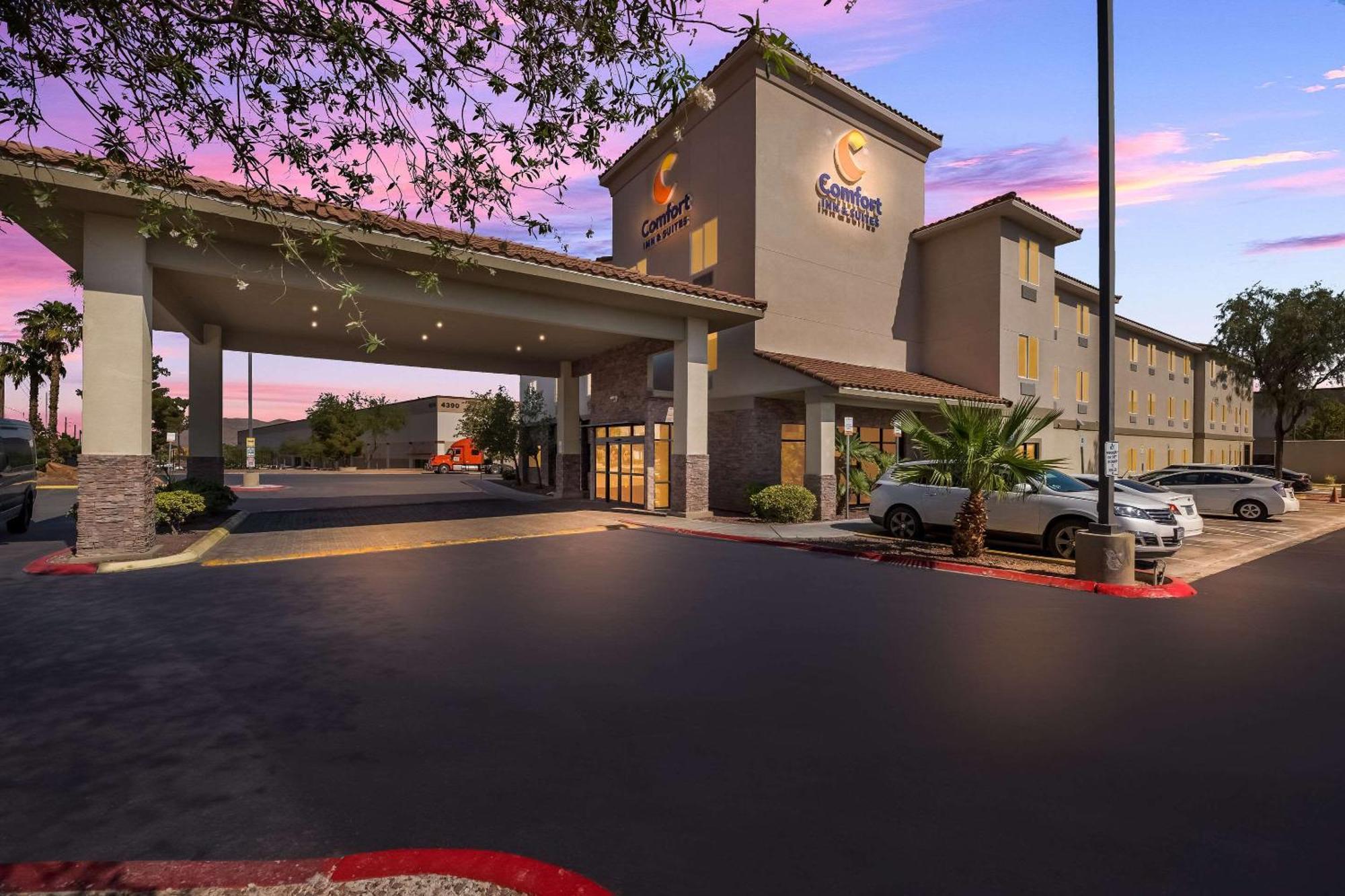 Comfort Inn & Suites Las Vegas - Nellis Exterior foto